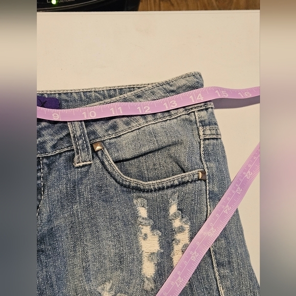 Miley Cyrus Distressed Jeans 9 - Picture 7 of 10